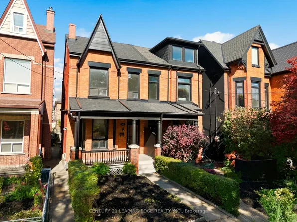 30 Ulster St, Toronto, ON M5S 1E3