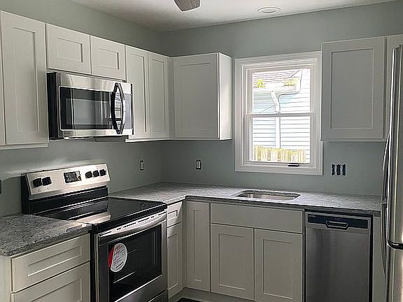 4th image of 1357 Orchard Heights Dr