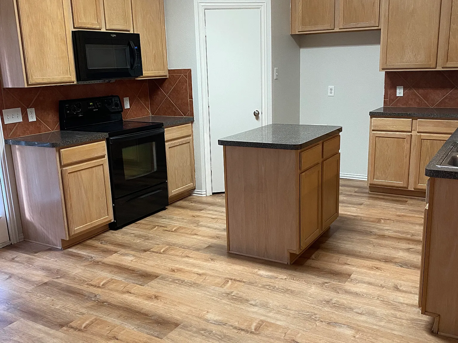 4 bed, 1910 sqft, $2,000 — Photo 4