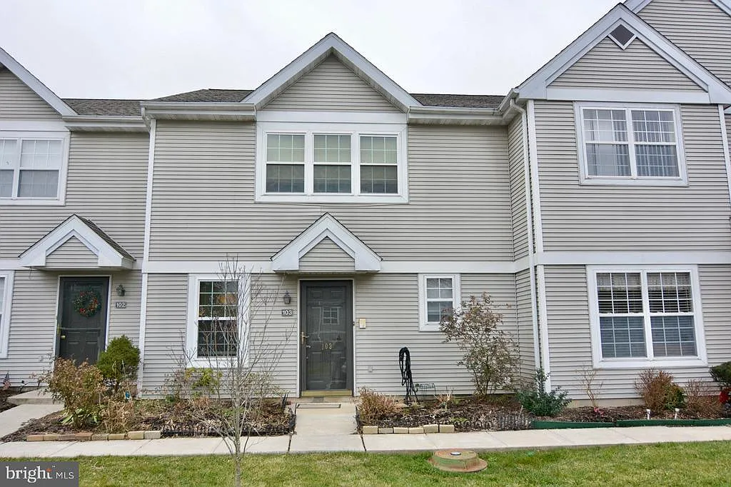 103 Laurel Ct photo 1