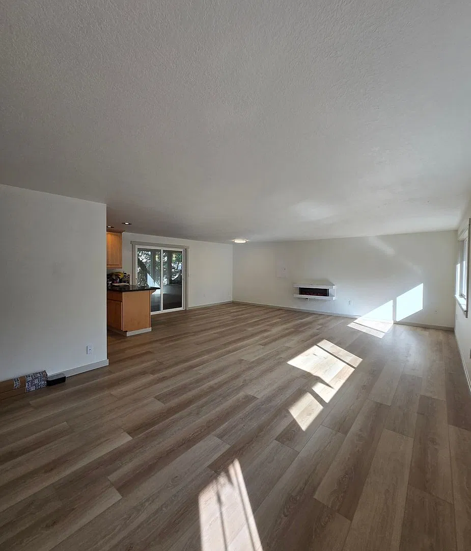 3 Bed, 2 Bath Castle Hill Home For Rent in Port Townsend! (Newly Remodeled) — Photo 3