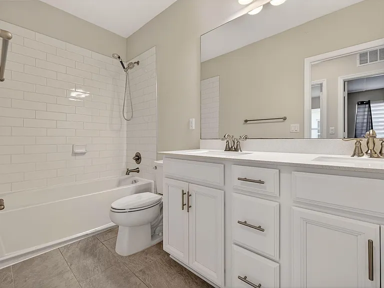 10916 SW Robbia Way — Photo 38