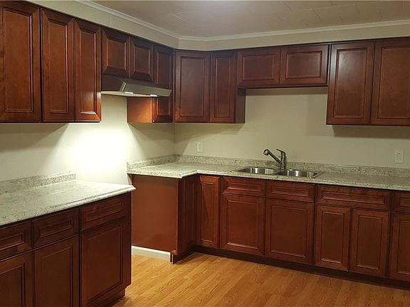 3rd image of 1804 Hyde Park Blvd