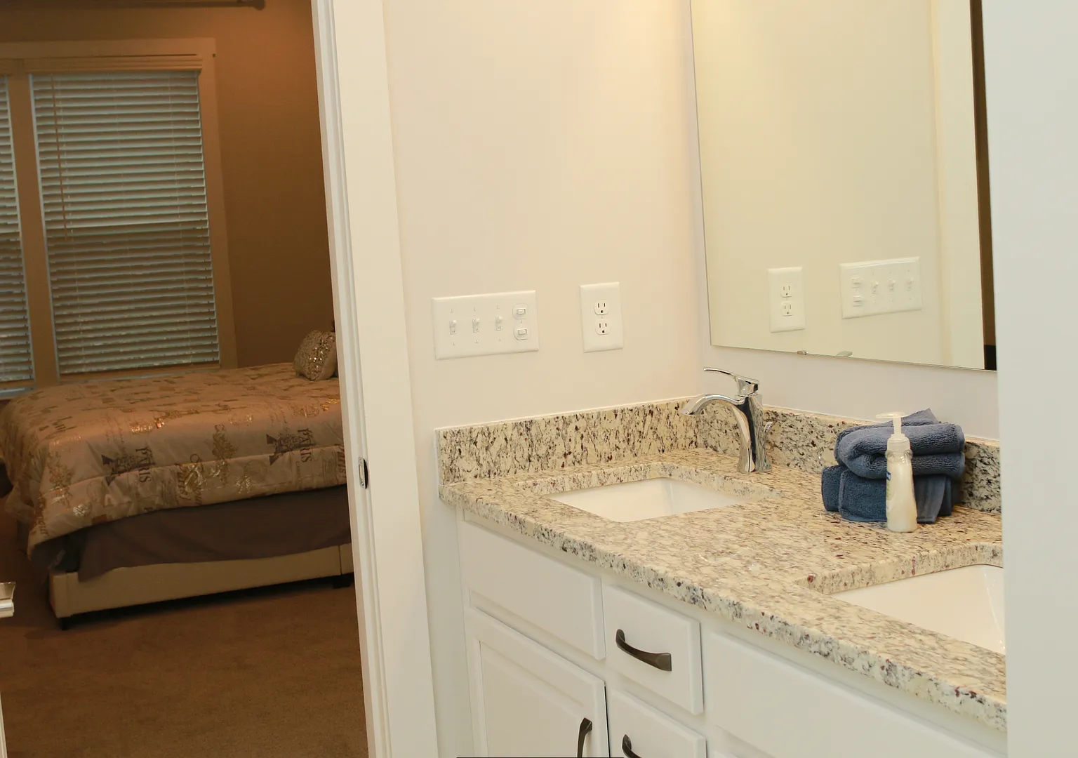 Room in 8 Bedroom Home at Grace Ln — Photo 2