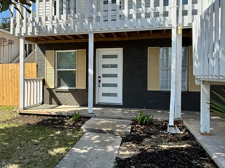 1281 Redwood Ln #C — Photo 2