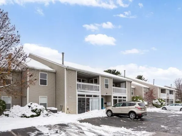 3151 Poplar Creek Dr SE Unit 104, Kentwood, MI 49512