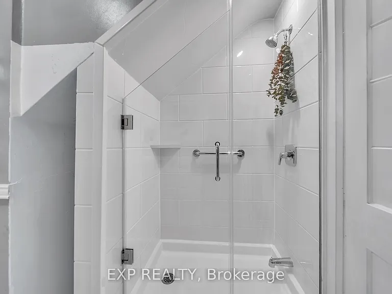 896 Avenue Rd — Photo 16