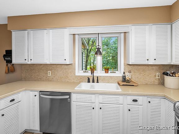 5th image of 1612 Riverton Ave SE