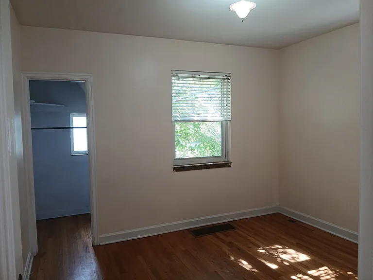 4558 Hooker St — Photo 13