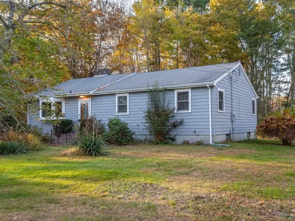 489 Middle Rd, Acushnet, MA 02743