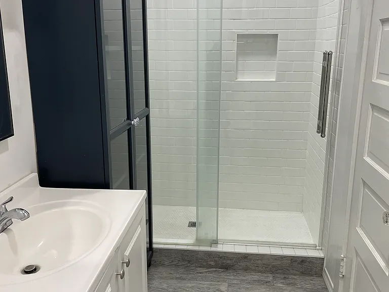 155 S Grand Oaks Ave — Photo 2