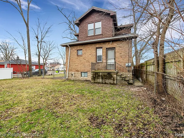 39 E Brockton Ave — Photo 8