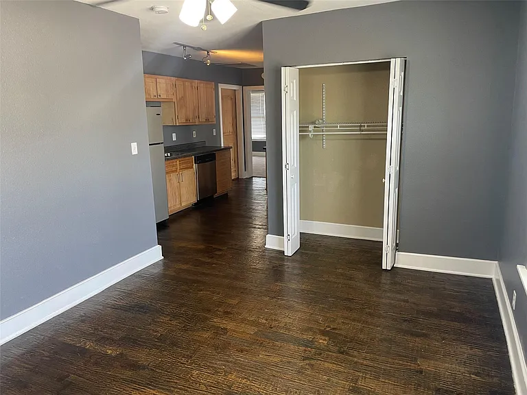 1122 N Zang Blvd #201 — Photo 11