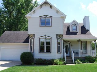 782 W Caledonia St, Howell, MI 48843