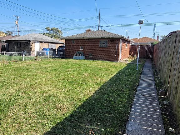 3rd image of 10723 S Avenue C
