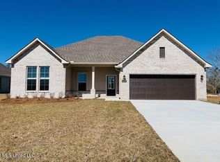 14303 Swan Ridge Cir, Gulfport, MS 39503