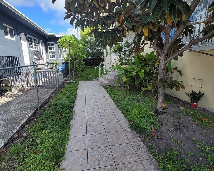 Building Photo 3