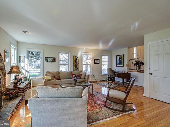 5th image of 1 Pennforest Way