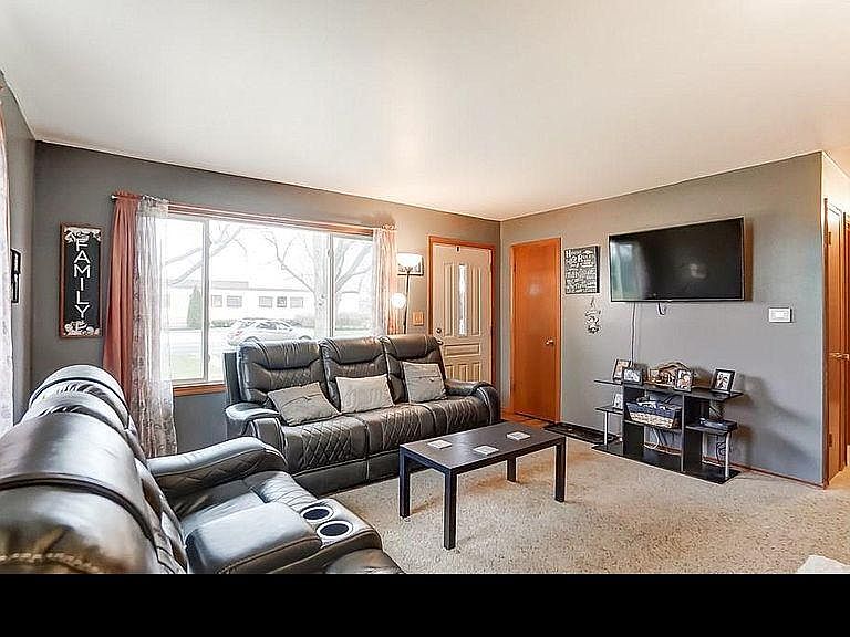 2nd image of 6871 N Cherry St