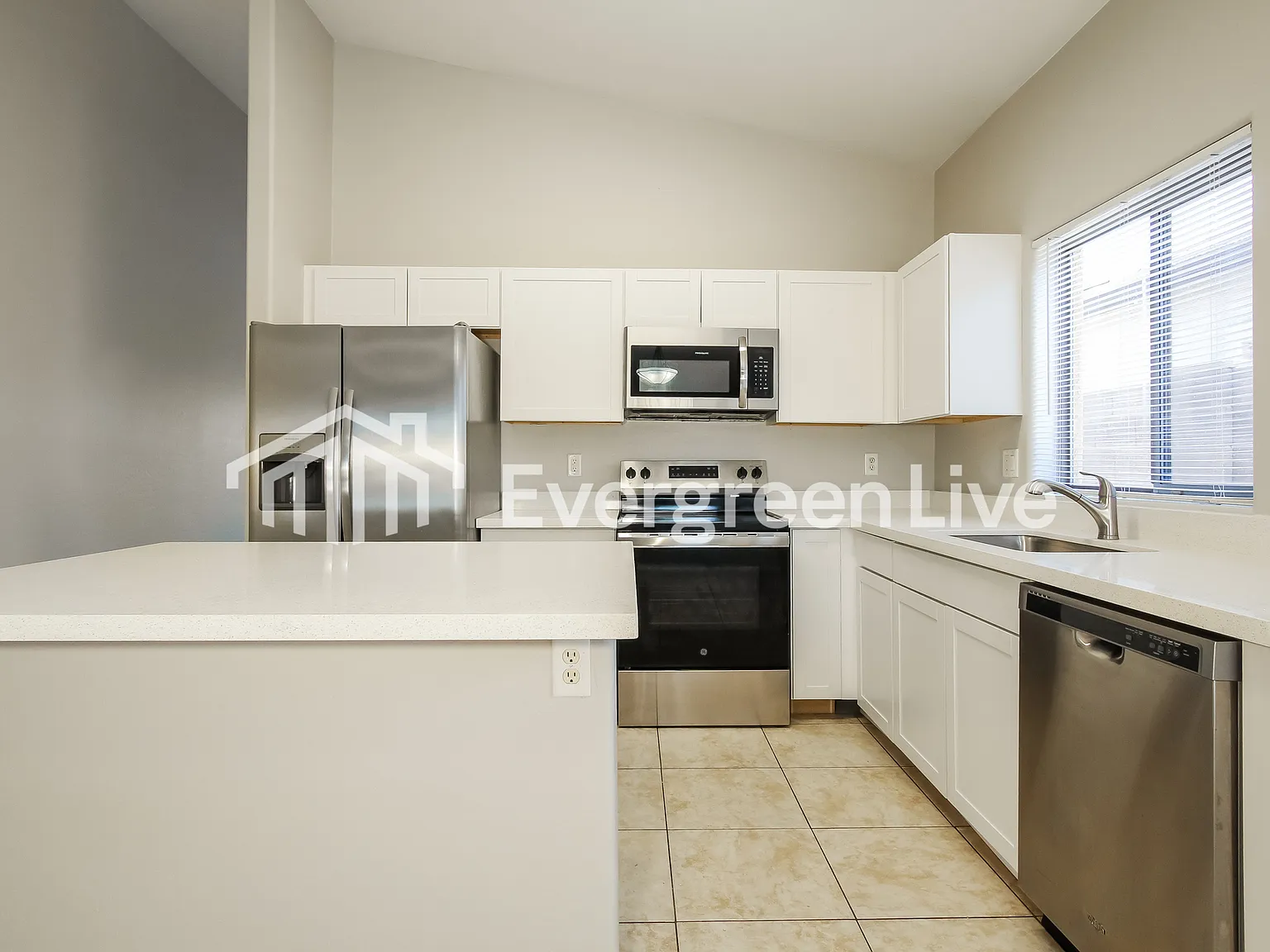 4 bed, 2.0 bath, 1872 sqft, $1,845 — Photo 4