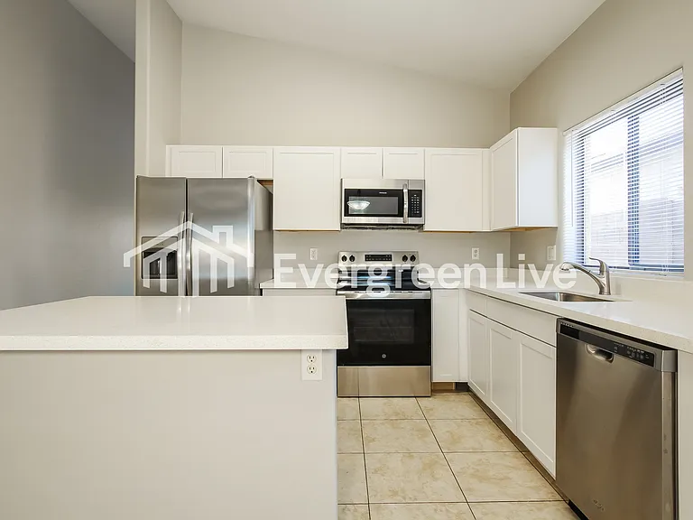6038 N 68th Dr — Photo 4