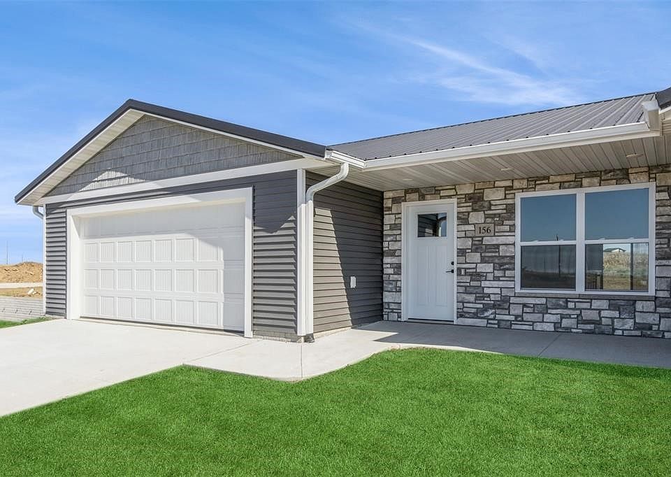 1st image of 140 Towne Centre Dr