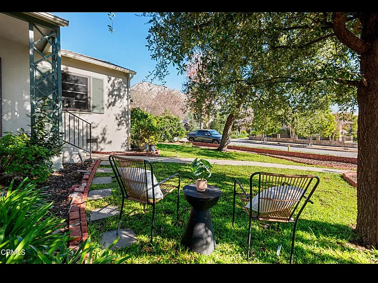 1563 Valencia Ave — Photo 26