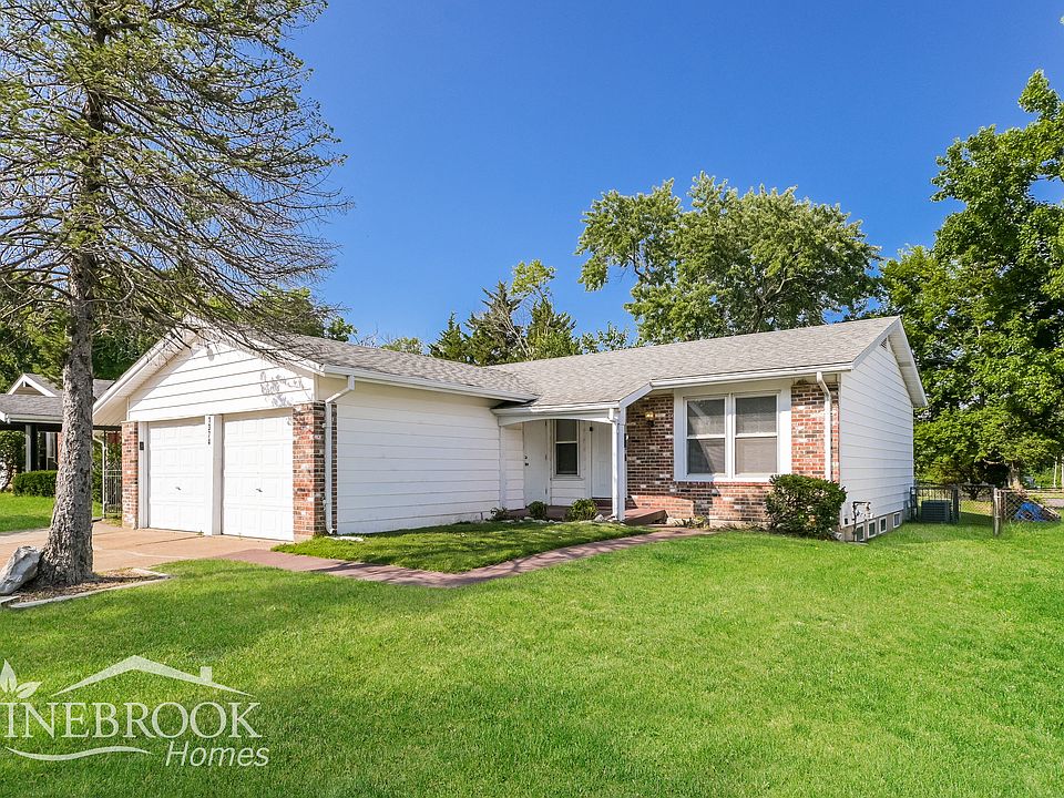 1st image of 1374 Woodpath Dr