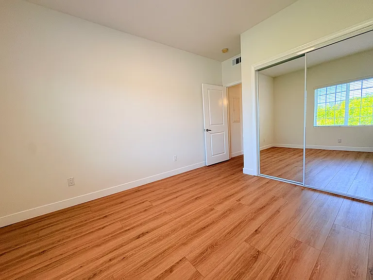 1301 N. Hollywood Way — Photo 12