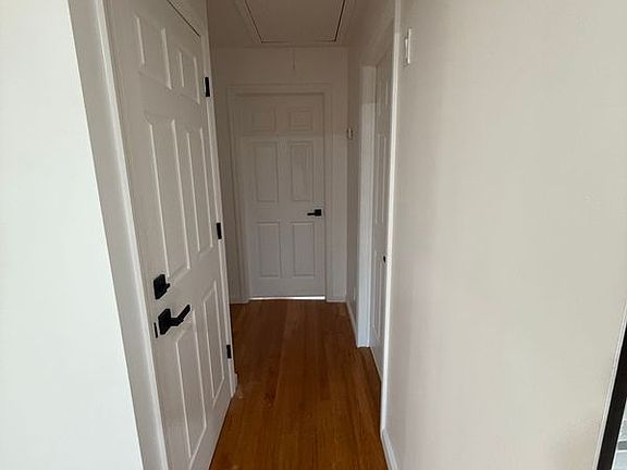 4th image of 2054 Grove St Floor 2