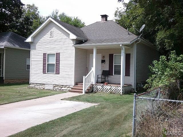 1st image of 916 S 4th St