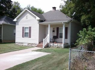 916 S 4th St, De Soto, MO 63020