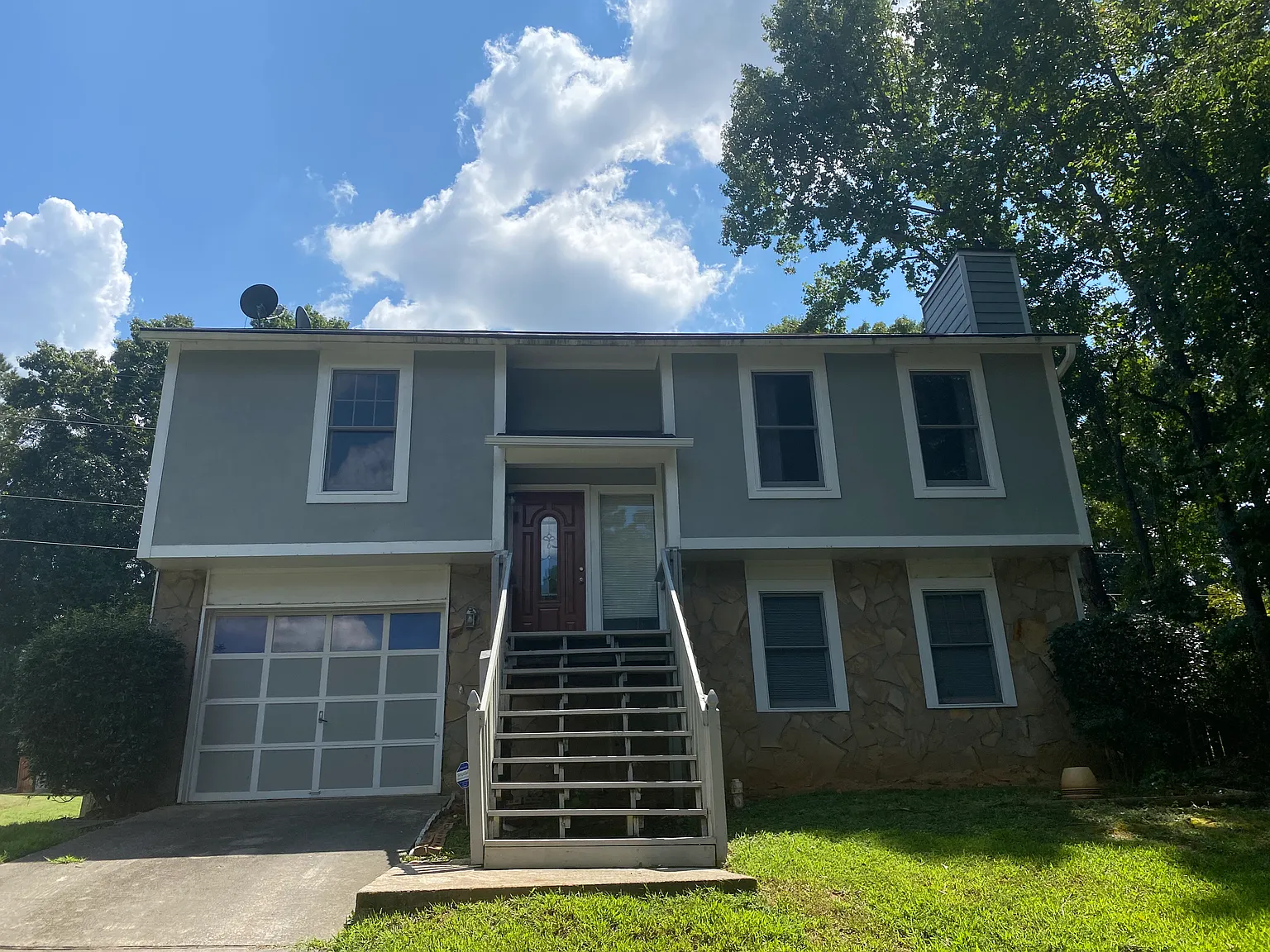 4 bed, 1574 sqft, $2,100 — Photo 1