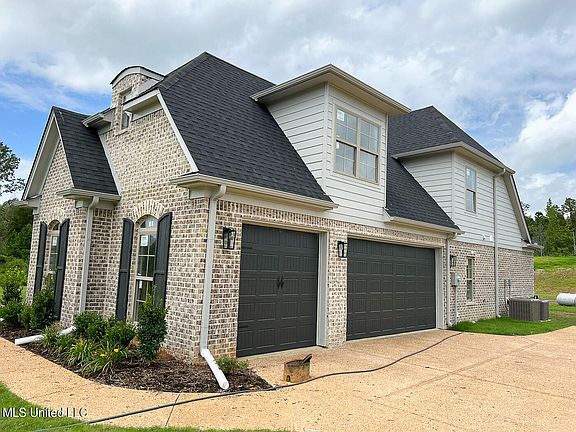 3rd image of 398 Poplar Ln