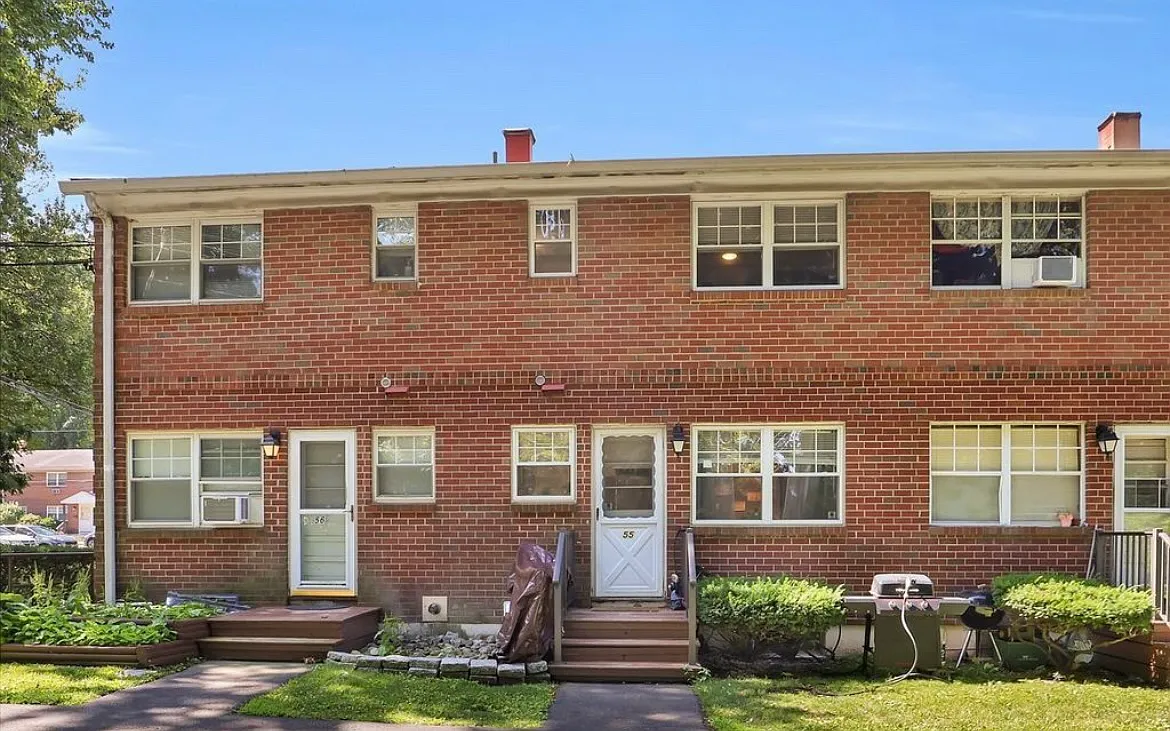 2 bed, 1.5 bath, 828 sqft, $2,250 — Photo 2