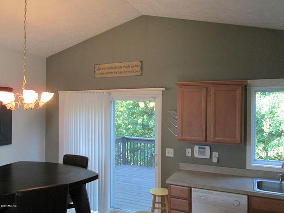 4th image of 2513 Orchard View Dr NE