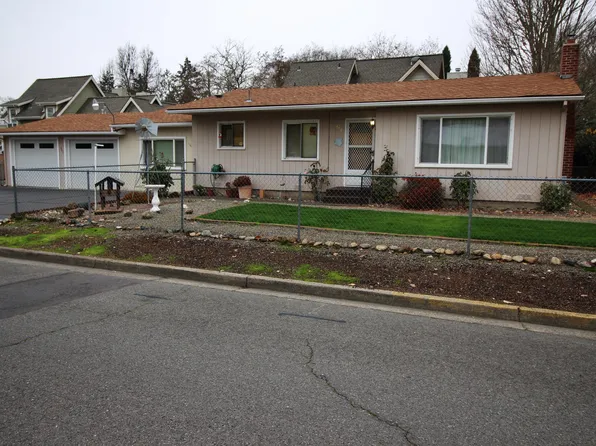 402 SW Westholm Ave, Grants Pass, OR 97526