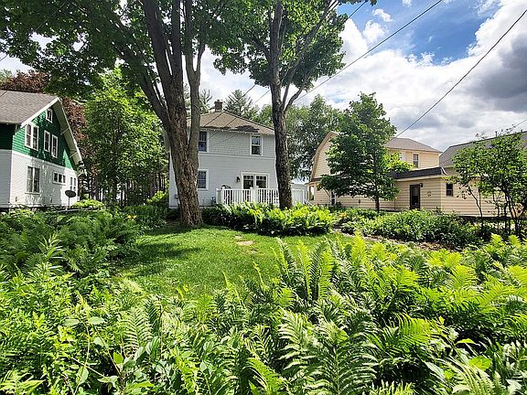 4th image of 632 Woodward Ave