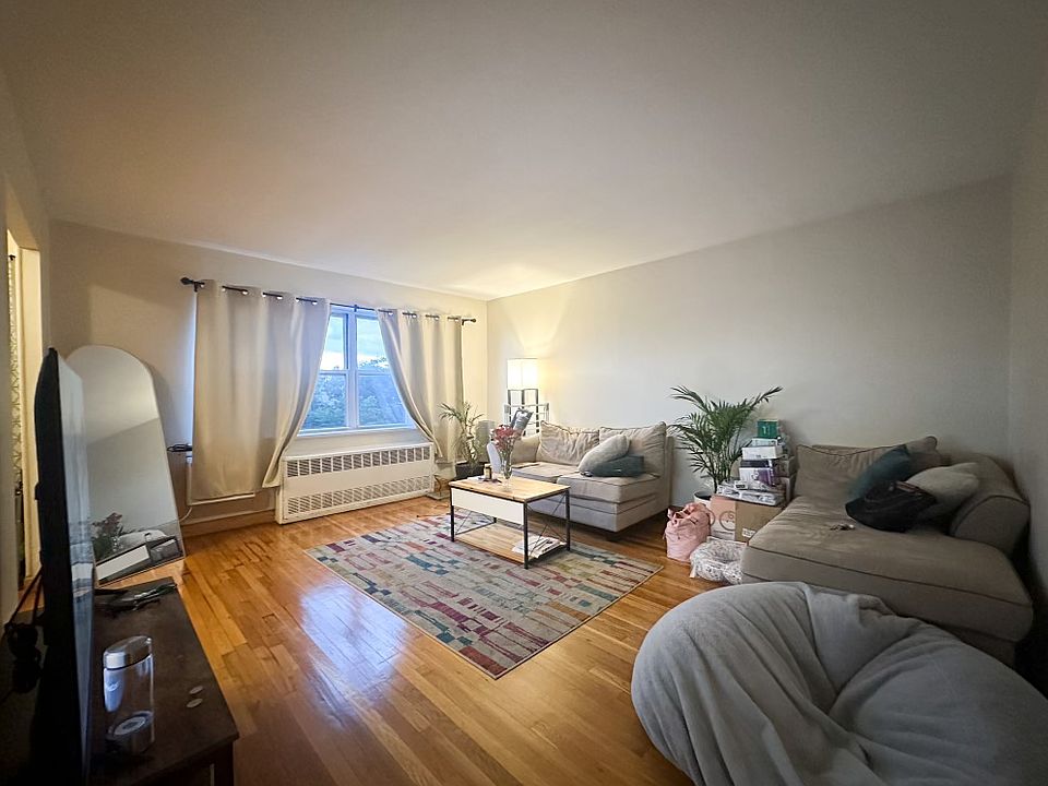 1st image of 43-27 Astoria Blvd N #3