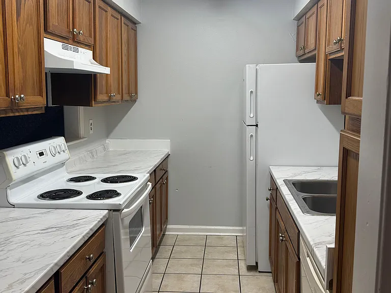 625 Vouray Dr — Photo 8