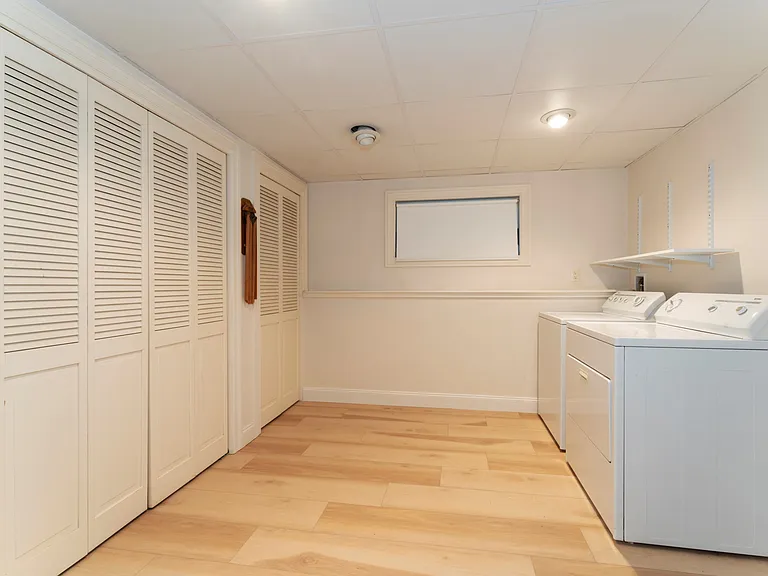 50 Laurel Cir — Photo 28