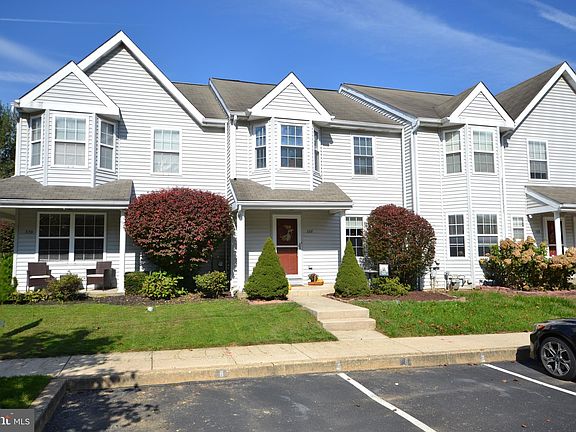 2nd image of 337 Jenville Ct