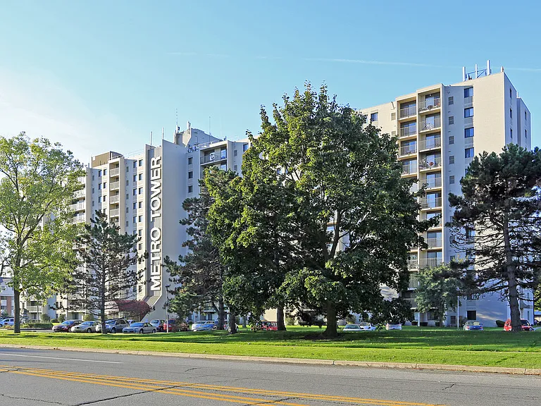 METRO TOWER APARTMENTS — Photo 18