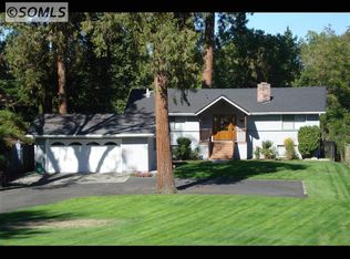1100 SE Luzon Ln, Grants Pass, OR 97527