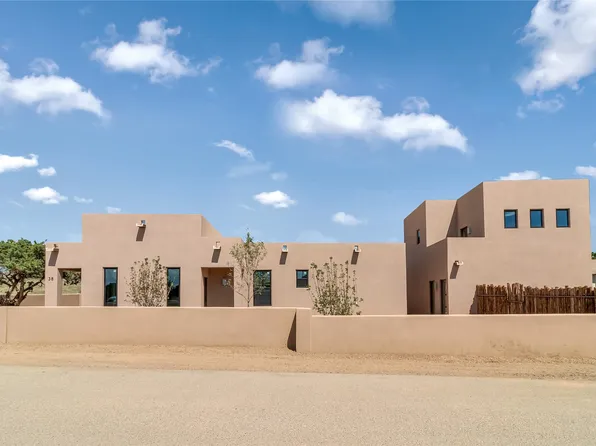 38 Flower Garland Rd, Santa Fe, NM 87508