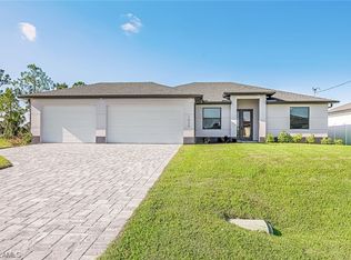 1026 NE 34th Lane Cpe, Coral, FL 33909