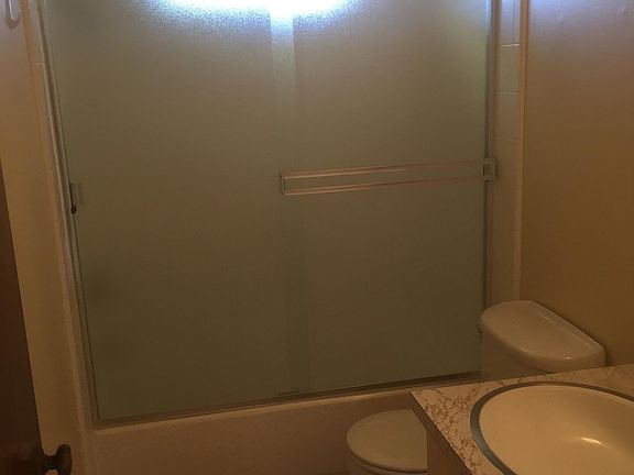3rd image of 1045 W Washington Ave APT 6