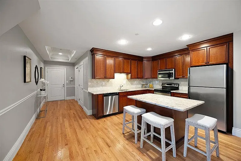 1 bed, 1.0 bath, 837 sqft, $1,970 — Photo 4