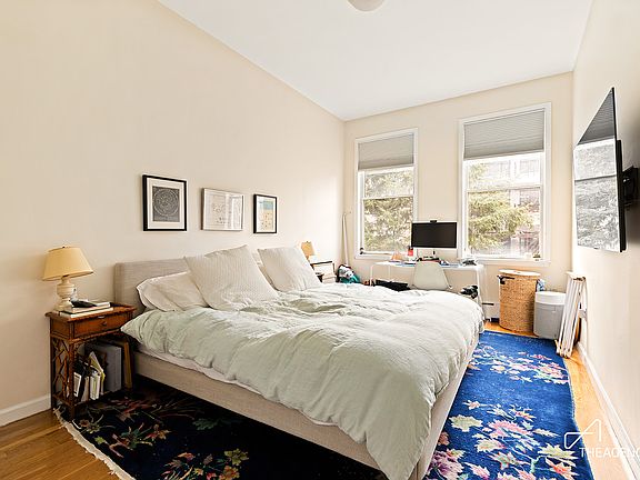 5th image of 266 De Graw St #2
