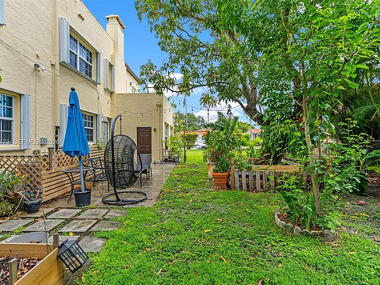 46 Montilla Ave #46 — Photo 32